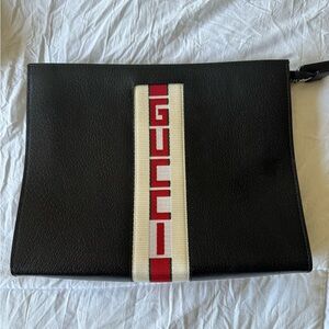 Gucci Logo Stripe Pouch Leather. Bought on rebag. Comes with certification.